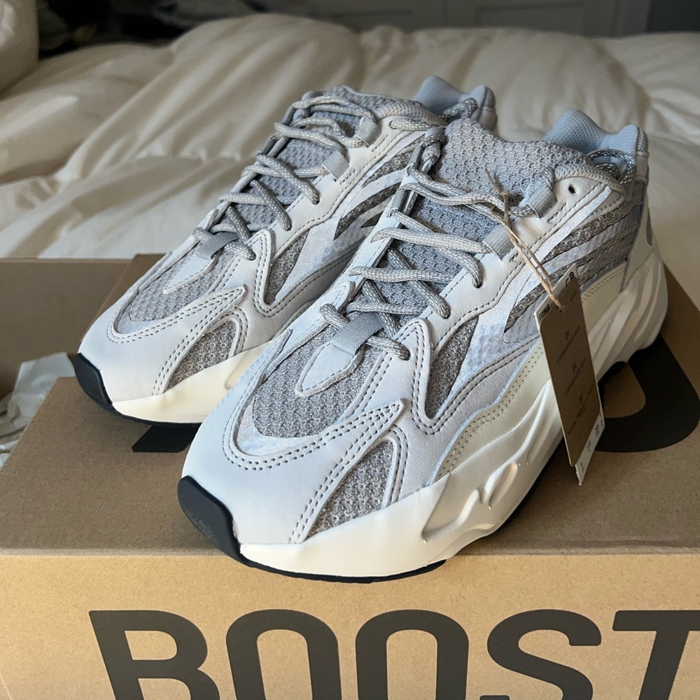 Yeezy Boost 700 STATIC, size 9 US.